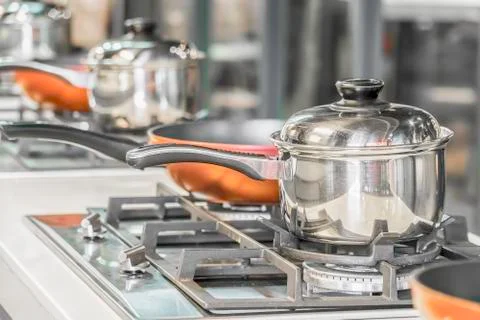 Typical kitchen of a restaurant in operation, Foto stock