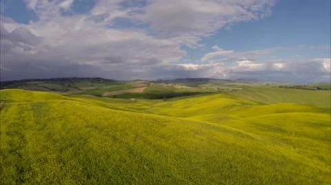 Typical landscape of the Val d'Orcia in Tuscany, Italy. Aerial view 스톡 동영상 50717455