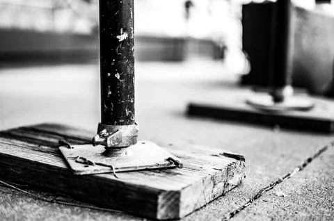 Typical leveling support block as the baseplate of an erected scaffold. Foto stock