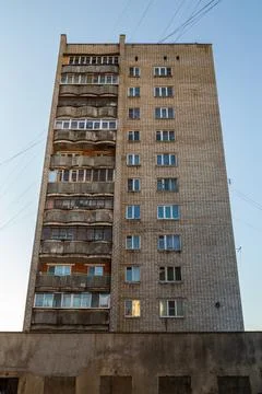 Typical mid-russian silicate brick high rise condominium residential building Fotos Stock