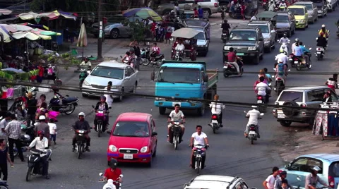 A typical S.E. Asia Street intersection at rush hour. Stock-Footage 61760886