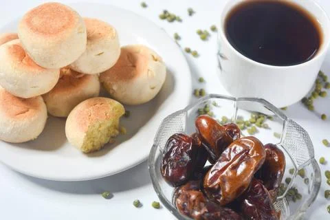 Typical snack from Java, Indonesia. Bakpia filled with nuts, black coffee a.. 스톡 사진