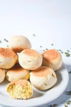 Typical snack from Java, Indonesia. Bakpia filled with nuts, black coffee a.. 스톡 사진