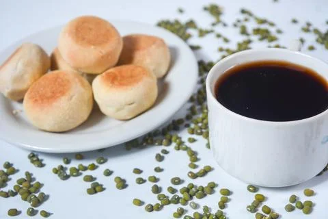Typical snack from Java, Indonesia. Bakpia filled with nuts, black coffee a.. 스톡 사진