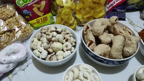 Typical snacks from Peru. Sweet potato chips, soy grinds and popcorn Vídeo Stock 284644953