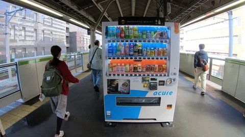 Typical Soft Drink Vending Machine in Tokyo Japan Видео 121483405