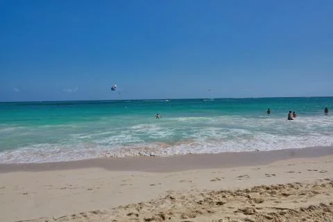 Typical summer at the beach action with parasailing in the background no 스톡 사진