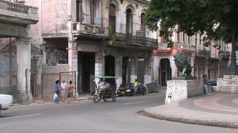 Typical Tree-Lined Street with Tropical Trees in Havana, Cuba 스톡 동영상 22106903