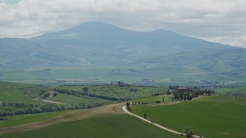 Typical Tuscany landscape with rolling hills, gladiators road around city Pienza Vídeo Stock 124170451