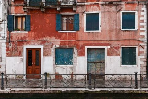 Typical Venice architecture facade worn out by time Stock-Fotos