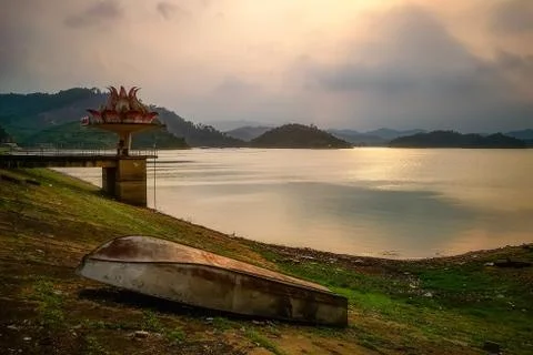 Typical Vietnamese landscape in spring at dam Ghenh Che Lake Stock Photos