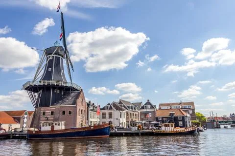 Typical windmill and medieval architecture in the port, Haarlem, The Netherlands Stockfoto's