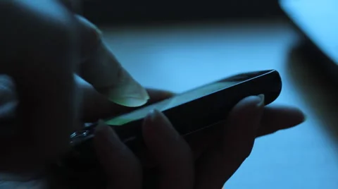 Typing and using smartphone in dark room Video stock 992974