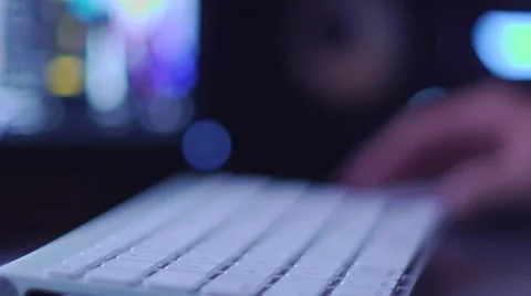 Typing with bokeh background Vídeo Stock 49583360