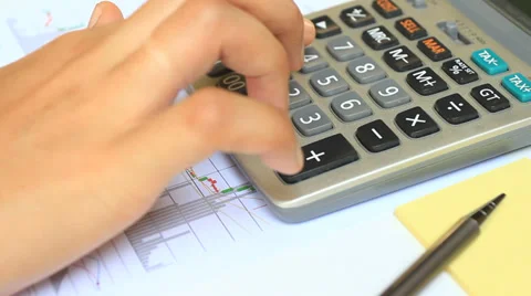 Typing calculator Vídeo Stock 28394884