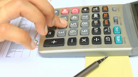 Typing on a calculator 库存影片 28399686