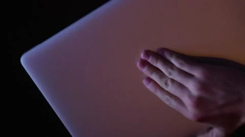 Typing computer closed then open Vídeos de archivo 49583344