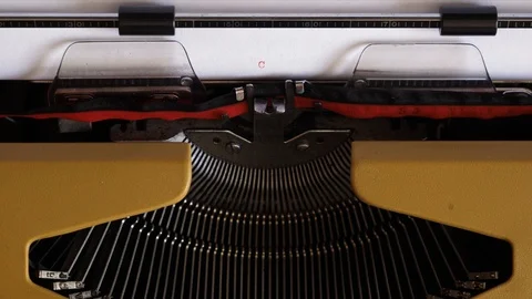 Typing "CONFIDENTIAL" on an old typewriter Vídeo Stock 119047418