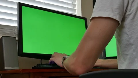 Typing onto a Desktop computer with Green Screen 스톡 동영상 90906836