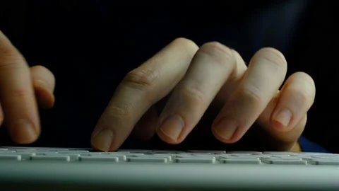 Typing on keyboard Stock-Footage 143724110