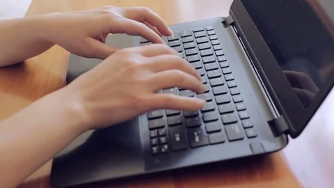 Typing on laptop 스톡 동영상 76732902