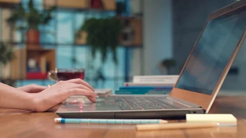 Typing on laptop Stock-Footage 137226090