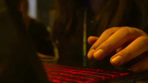 Typing On Laptop Keyboard, Close-up top view typing pointing cloud data social Vídeos de archivo 336585596