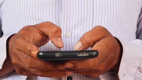 Typing a message on a smart phone Stock-Footage 332883654