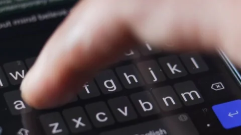 Typing message on smartphone keyboard Stock-Footage 332884991