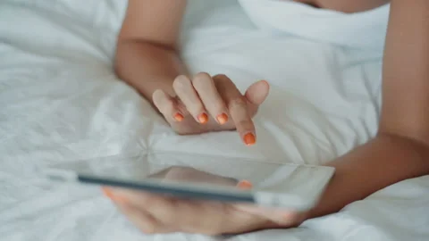 Typing a message on a tablet PC Stock Footage 101292545