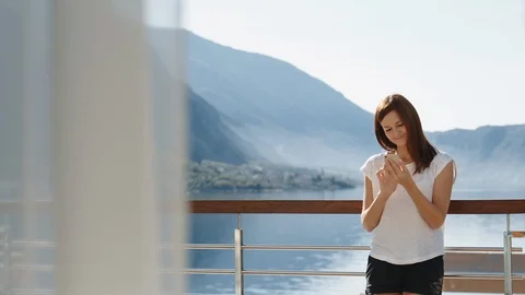 Typing a message using a smartphone Stock-Footage 116178979