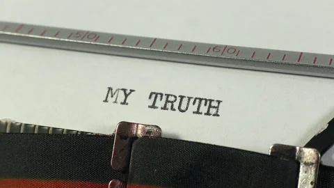 Typing My Truth on a manual typewriter. My version of the truth. Vidéo 238002557