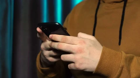 Typing on smart phone Stock Footage 147752663