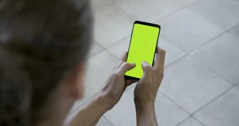Typing on a smartphone with green screen Stockbeeldmateriaal 97872643
