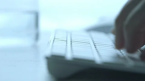 Typing something on morning Vídeo Stock 157262207