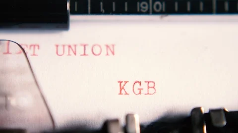 Typing "SOVIET UNION KGB" on an old typewriter with sound Vídeo Stock 87919416