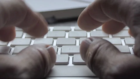 Typing on a white keyboard Vídeo Stock 119694893
