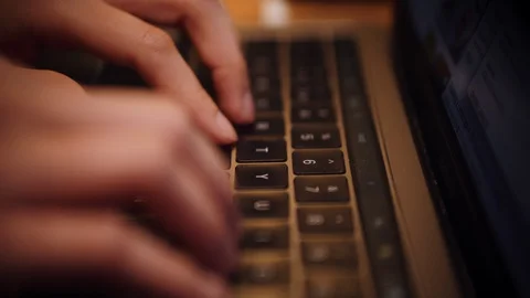 Typing, working from home Stockbeeldmateriaal 127655500