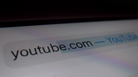 Typing Youtube domain in browser bar - Macro Видео 145644593