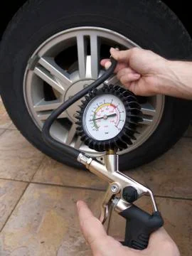 Tyre pressure check Foto stock