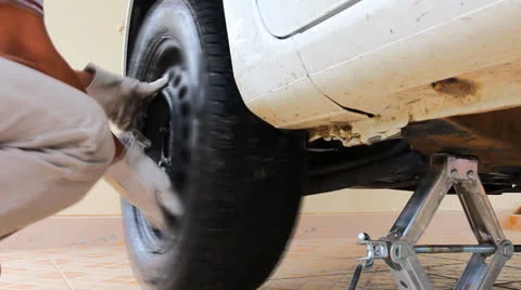 Tyre repair Vídeo Stock 25445523