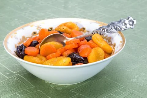 Tzimmes, tsimmes, stewed sweet carrots with dried fruit Foto stock