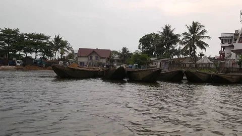 U turn at the pirogue station Stock Footage 80969100