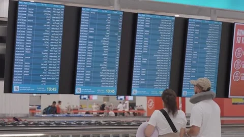 UAE: Airlines extend flight suspensions to Beirut amid escalating Hezbollah-... 動画素材 286059420