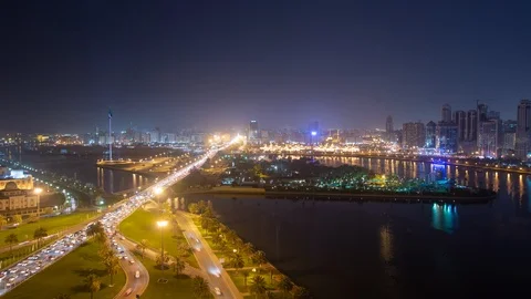 UAE - Busy Streets Below at Night from Above - 4K Timelapse Vidéo 113921175