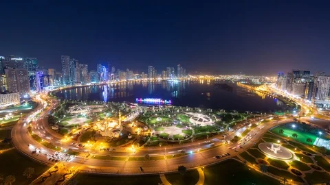 UAE - Cityscape and Mosque Below at Night Fountain - 4K Timelapse Vidéo 113156408