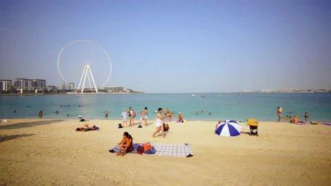 UAE, Dubai. Public beach within the city Stockbeeldmateriaal 152376466