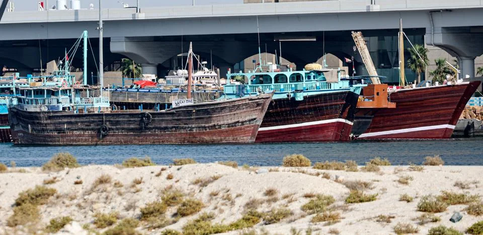The UAE halts all trade exchanges and financial transactions with Iran amid regi Foto stock