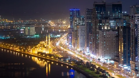 UAE - Mosque at Night from above with Traffic and Skyline - 4K Timelapse 動画素材 112738176