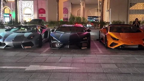 UAE, September 10, 2026: Luxury and exotic supercars parked at night⁠ Stockbeeldmateriaal 345181453